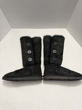 UGG Australia Bailey Button Black Suede Boots Size 7